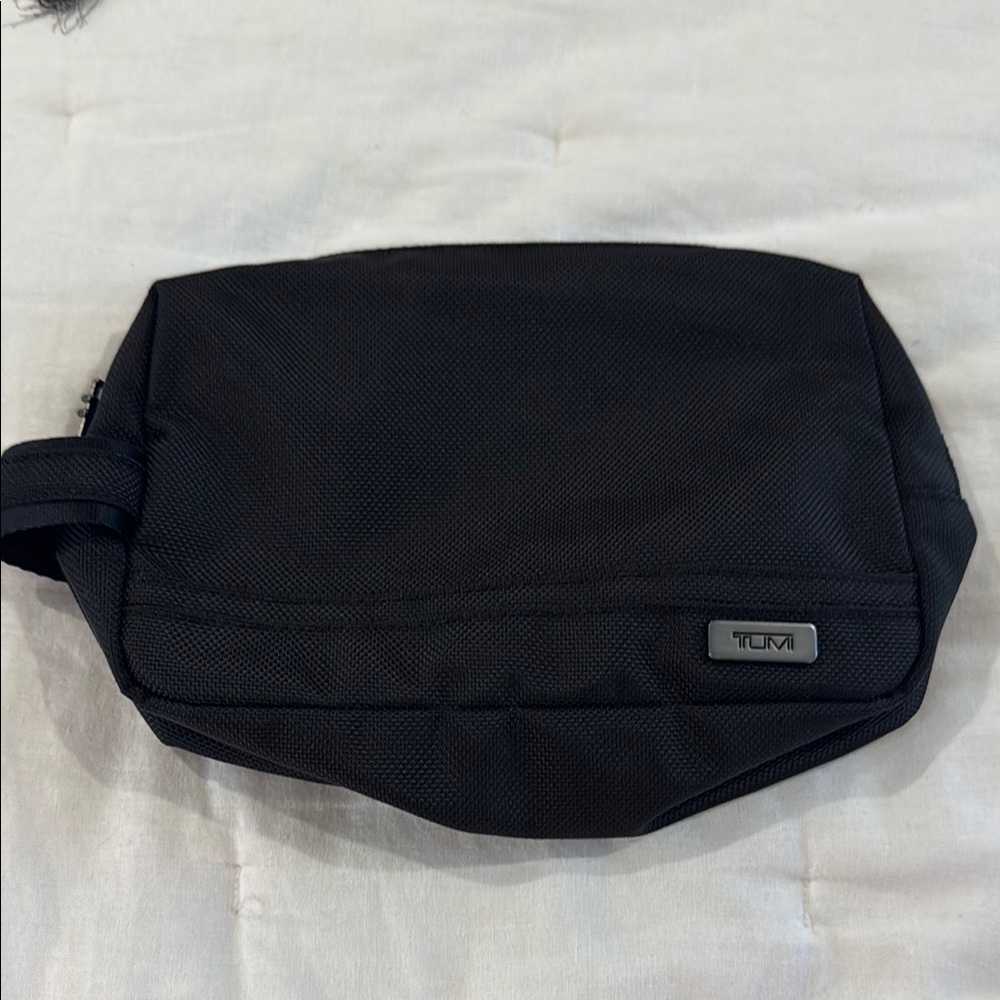 Tumi black zipper pouch excellent condition